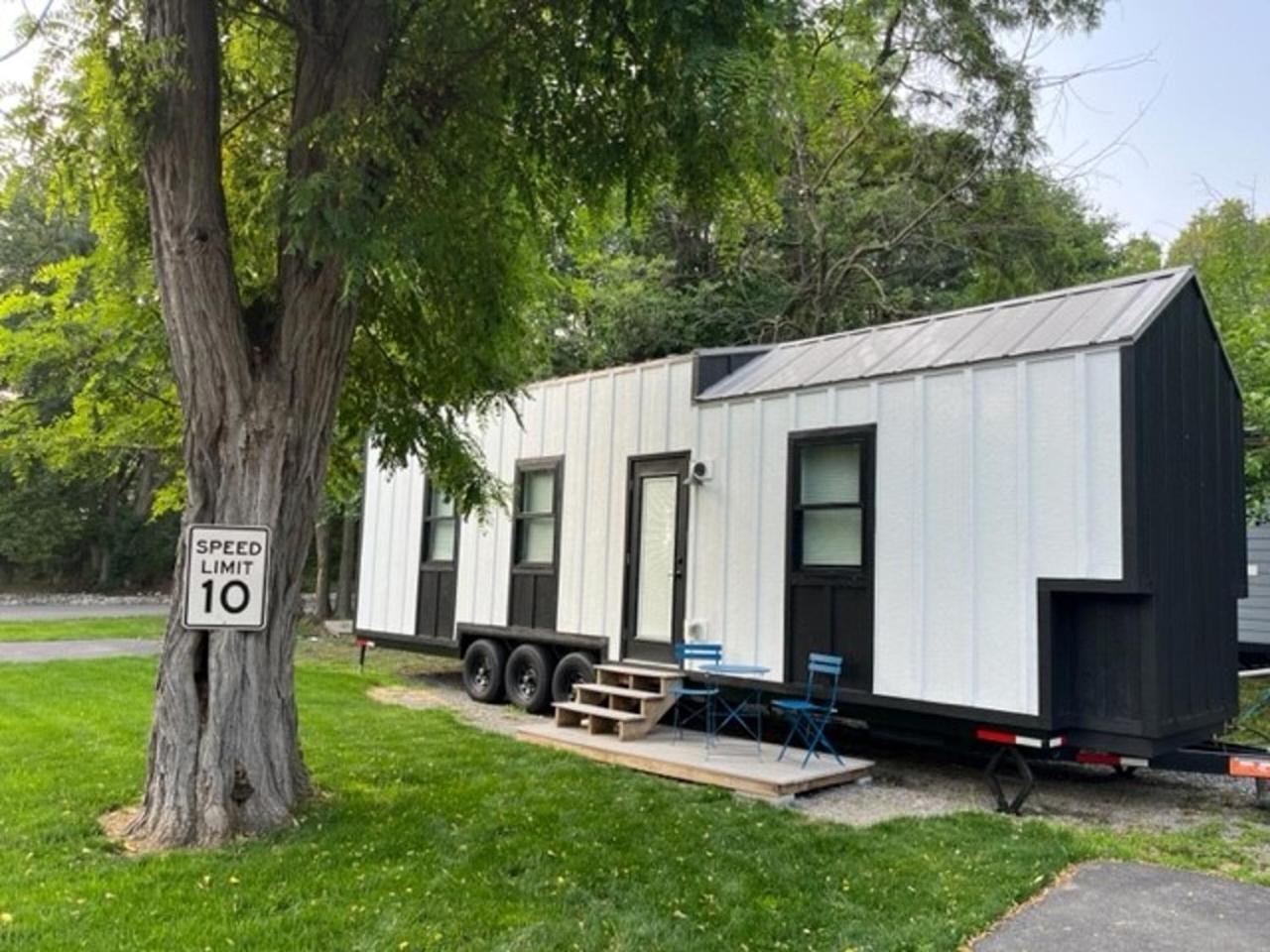 The Endeavor Tiny Home! Elizabethtown Eksteriør billede